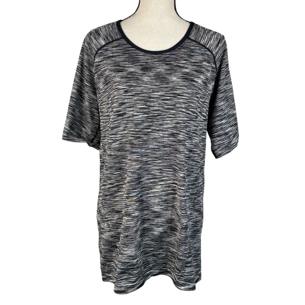 LIVI Lane Bryant SZ 22/24 Fitted Top Activewear Lightweight Crew Neck Stretch